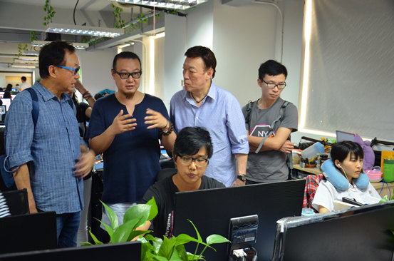 許冠文、陳欣建造訪廣州游愛(ài) 為電影事業(yè)奔波終生